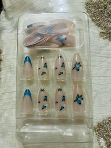 Savana Urbanic Floral Press-On Nails