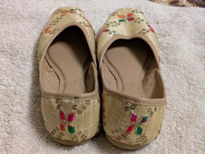 Beige Punjabi Juttis Size 36