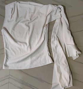 SAVANA Chic One-Shoulder Top