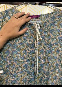 Colorful Sleeveless Kurta Size L Each 250rs