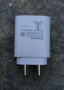 • Samsung Travel Adaptor