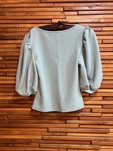 Very Pretty Balloon Sleeved Top