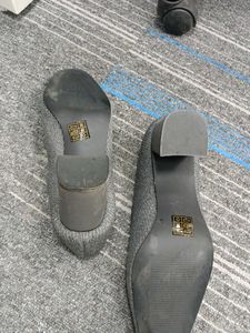 Grey Ribbed Round Toe Heels