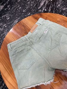 untouched very new shorts, denim size, extra small