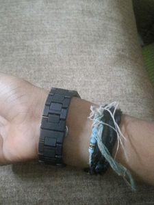 a watch full black and very light weight