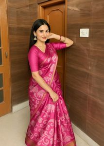 🩷✨Elegant Pink Silk Saree with Elephant Motifs