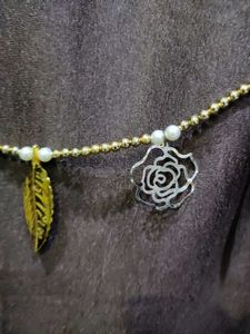 Wall Decor with Floral Details Toran