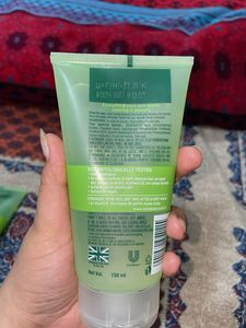 Simple Refreshing Facial Wash