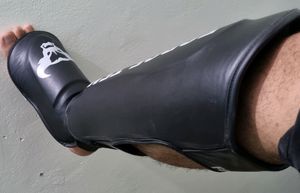 Force ten MMA/muay thai/kick boxing shin gaurd