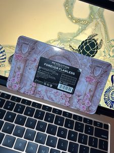 Makeup Revolution Palette in Regal Romance