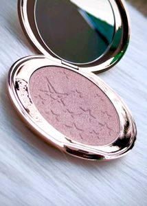Charlotte Tilbury Glow Glide Highlighter