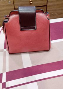 Nice And Good Looking Handbag For Any Occasion