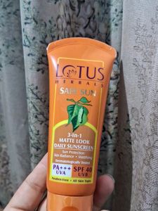 LOTUS SUNSCREEN SPF40