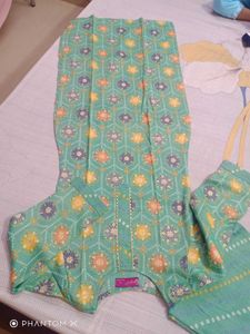 Kurta pants.There is no Duppta