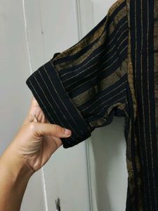 Kuthi With Golden Lines