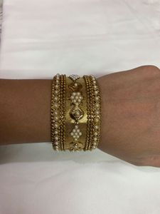 Elegant Traditional Gold-Tone Bracelet with Pearl