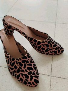 Giraffe Print Heels Pink In Colour