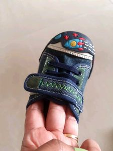 Good Condition Unisex Shoe