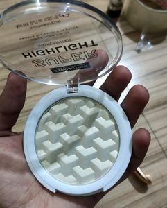 Makeup Revolution Super Highlighter