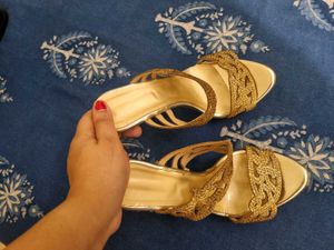 Golden Party Stilettos 🥳