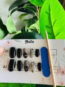 Press-On Nail Set