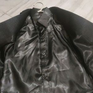 Black color coat with pant ... party wear...sell on cash ...(1-3 year age)