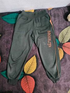 4 Pairs of Comfy trousers for boy&#39;s