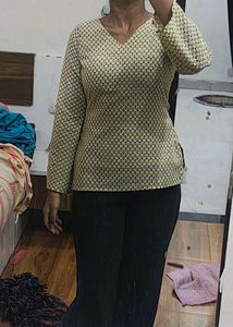 Short Kurti With Bell Bottom Sleev 1 Scrunchie Fre