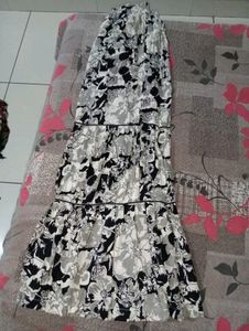 Beautiful Black White Lining  Suite With Sarara