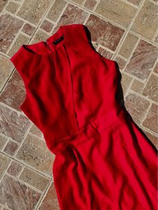 Chic Red Sleeveless Dress