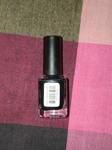 combo of sunscreen and nail paint black