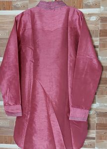 Brand New Luxurious Kurta, Never Worn. Best For Navaratri And Merriage Functions. You Will Not Regret Buying This.