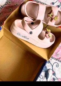 new trendy pink slipper