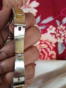 Dkny Orignal Women&#39;s Mother Pearl Dial Watch