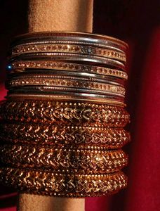 Add Touch of Timeless Elegance to Your Hands: