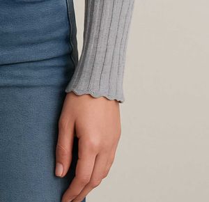 Elegant Grey Ribbed Knit Crop Sweater with Scallop