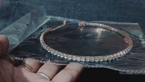 Stones Studded Rosegold Necklace