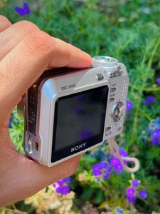 Sony Cybershot DSC-S700 Point And Shoot