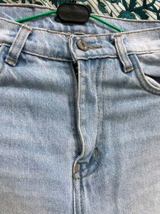 Straight Leg Knee Cut Jeans.