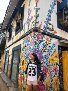 Trendy Los Angeles Graphic Tee