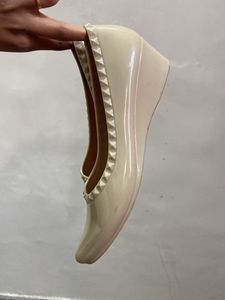 2 Bottom Heels In Wine And Cream Shade