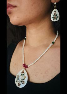 Mother of pearl pendant Necklace set