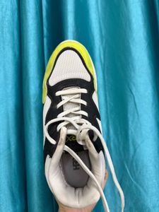 sports shoes