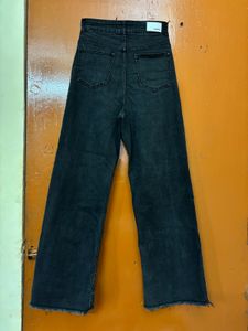 High Wiasted Straight Fit Ripped Jeans