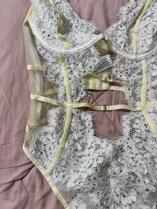 Embroidered Underwired Lace Bodysuit (Rare find 🌙