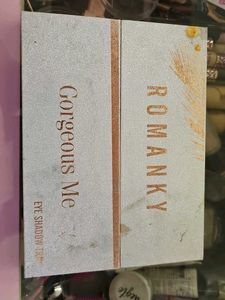 ROMANKY Gorgeous Me Eye Shadow Palette