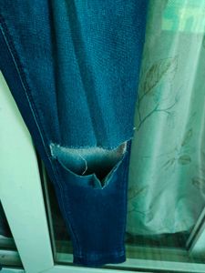 Jeans Ripped Knee Denim