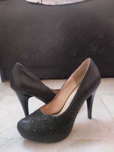 vintage rose embroidered emerald Goth pencil heel