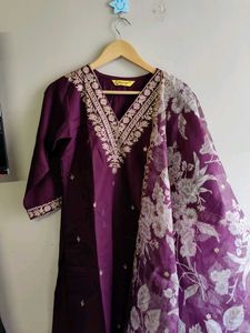 MYNTRA 3 Piece Embroidery Suit With Floral Duppata