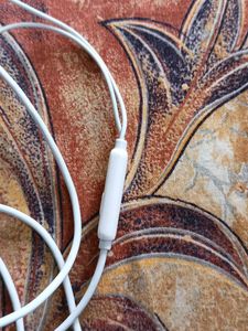 White Color Headphone | 3.5mm Earplug